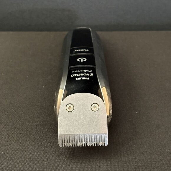 Philips Norelco Multigroom series 7000 QG3385 8 in 1 Head to Toe Trimmer - Picture 4 of 7